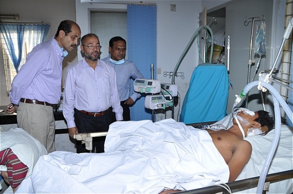 BGMEA Leaders visiting injured workers admitted to Enam Medical College Hospital Savar on 28 April 2013. 